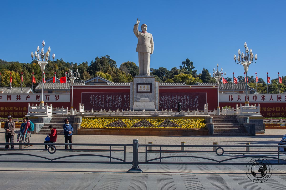 Statue of Mao in Lijiang, just opposite the minivan to the Jade Dragon Snow Mountain