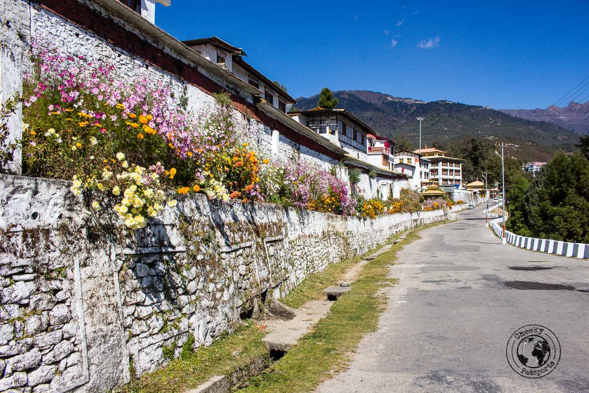 The side raod leading to the Tawang Monastery - North East India Travel Guide