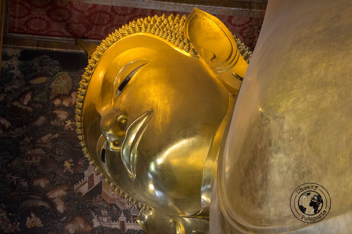 Wat Pho, temple of the reclining buddha, a must see on your bangkok itinerary